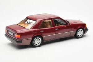 Mercedes 500E W124 Vermelho Metallic Edição Concessionário Norev 1:18 B66040699 Metal - imagem 3 de 8