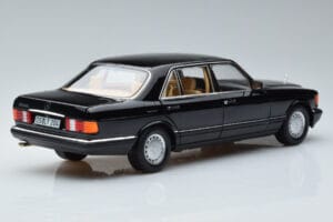 Mercedes 560 SEL W126 Preto Norev 1:18 183793 Metal - imagem 3 de 7