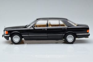Mercedes 560 SEL W126 Preto Norev 1:18 183793 Metal - imagem 4 de 7