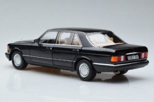 Mercedes 560 SEL W126 Preto Norev 1:18 183793 Metal - imagem 6 de 7