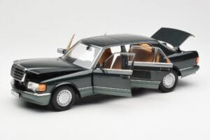 Mercedes 560 SEL W126 Night Verde Metálico Dealer Edition Norev 1:18 B66040626 Metal - imagem 2 de 8
