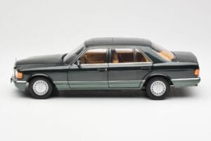 Mercedes 560 SEL W126 Night Verde Metálico Dealer Edition Norev 1:18 B66040626 Metal - imagem 4 de 8