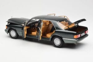 Mercedes 560 SEL W126 Night Verde Metálico Dealer Edition Norev 1:18 B66040626 Metal - imagem 5 de 8