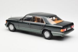 Mercedes 560 SEL W126 Night Verde Metálico Dealer Edition Norev 1:18 B66040626 Metal - imagem 7 de 8