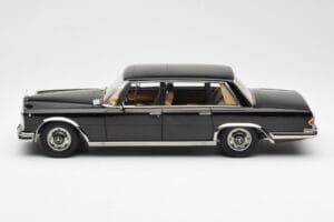 Mercedes 600 SWB W100 Preto KK-Scale 1:18 180601 Metal - imagem 3 de 6