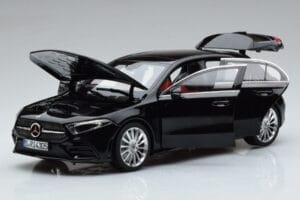 Mercedes A-Class W177 AMG Line Norev 1:18 183861 Metal - imagem 2 de 7