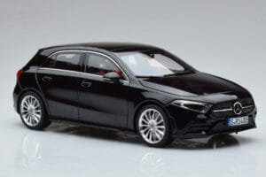 Mercedes A-Class W177 AMG Line Norev 1:18 183861 Metal - imagem 5 de 7