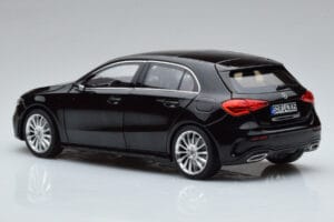 Mercedes A-Class W177 AMG Line Norev 1:18 183861 Metal - imagem 6 de 7