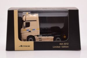 Mercedes Actros Gigaspace IAA 2012 Táxi NZG 1:50 MM0015 Metal - imagem 4 de 4
