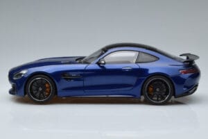 Mercedes AMG GT R C190 Azul Brilhante AUTOart 1:18 76334 Metal - imagem 4 de 7
