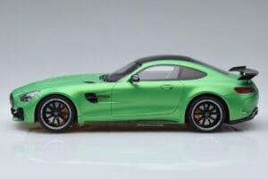 Mercedes AMG GT R Verde GT Spirit 1:18 GT179 Resina - imagem 3 de 6
