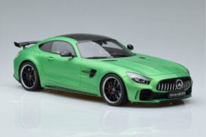 Mercedes AMG GT R Verde GT Spirit 1:18 GT179 Resina - imagem 4 de 6