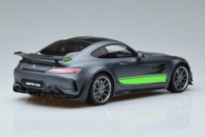 Mercedes AMG GT R Pro Selenite Cinzento GT Spirit 1:18 GT265 Resina - imagem 2 de 6