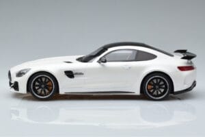 Mercedes AMG GT R Branco GT Spirit 1:18 KJ021 Resina - imagem 3 de 6