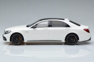 Mercedes AMG S63 W222 Diamond Branco GT Spirit 1:18 B66965714 Resina - imagem 3 de 6