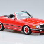 Mercedes AMG SL500 R107 Vermelho Otto 1:18 - image 4 of 6