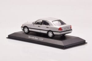 Mercedes C-Class W202 C220 Prateado Minichamps 1:43 B66005705-M1 Metal - imagem 3 de 4