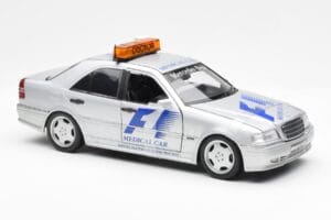 Mercedes C-Class W202 AMG Medical Car F1 1997 UT Models 1:18 26106 Metal - imagem 4 de 6