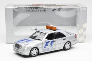Mercedes C-Class W202 AMG Medical Car F1 1997 UT Models 1:18 26106 Metal - imagem 6 de 6
