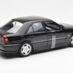 Mercedes C-Class W202 C36 AMG Preto Metálico UT Models 1:18 - image 2 of 6
