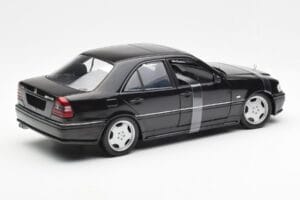 Mercedes C-Class W202 C36 AMG Preto Metálico UT Models 1:18 26102 Metal - imagem 2 de 6