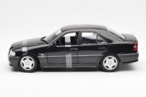 Mercedes C-Class W202 C36 AMG Preto Metálico UT Models 1:18 26102 Metal - imagem 3 de 6