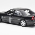 Mercedes C-Class W202 C36 AMG Preto Metálico UT Models 1:18 - image 5 of 6