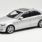 Mercedes C-Class W204 Avantgarde Prateado AUTOart 1:18 B66962368
