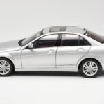 Mercedes C-Class W204 Avantgarde Prateado AUTOart 1:18 B66962368 - image 4 of 8