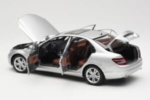 Mercedes C-Class W204 Avantgarde Prateado AUTOart 1:18 B66962368 Metal - imagem 5 de 8