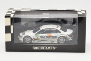 Mercedes C-Class W204 DTM Team AMG Mercedes #5 J. Green DTM 2008 Minichamps 1:43 400083805 Metal - imagem 4 de 4