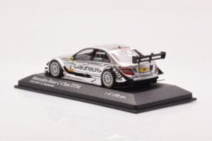 Mercedes C-Class W204 DTM Team AMG Mercedes #8 R. Schumacher DTM 2010 Minichamps 1:43 400103908 Metal - imagem 3 de 4