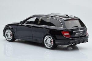Mercedes C63 AMG S204 T-Model Preto GT Spirit 1:18 GT760 Resina - imagem 5 de 6