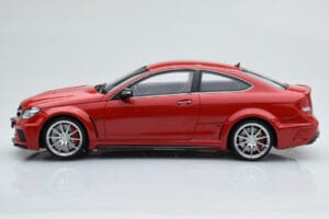 Mercedes C63 AMG W204 Black Series Vermelho GT Spirit 1:18 GT065 Resina - imagem 3 de 6