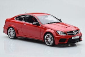 Mercedes C63 AMG W204 Black Series Vermelho GT Spirit 1:18 GT065 Resina - imagem 4 de 6