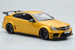 Mercedes C63 AMG W204 Black Series Dourado GT Spirit 1:18 GT034 Resina - imagem 4 de 6