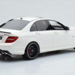Mercedes C63 AMG W204 Branco GT Spirit 1:18 - image 2 of 6