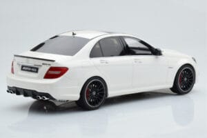 Mercedes C63 AMG W204 Branco GT Spirit 1:18 GT166 Resina - imagem 2 de 6