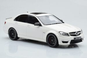 Mercedes C63 AMG W204 Branco GT Spirit 1:18 GT166 Resina - imagem 4 de 6