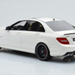 Mercedes C63 AMG W204 Branco GT Spirit 1:18 - image 5 of 6