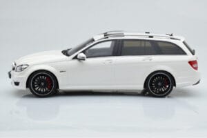 Mercedes C63 AMG S204 T-Model Branco GT Spirit 1:18 GT147 Resina - imagem 3 de 8
