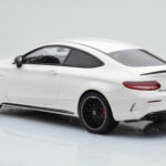 Mercedes C63S AMG C205 Coupe Branco GT Spirit 1:18 - image 5 of 6