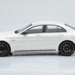 Mercedes C63S AMG W205 Branco GT Spirit 1:18 - image 3 of 6