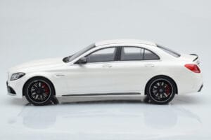 Mercedes C63S AMG W205 Branco GT Spirit 1:18 B66960370 Resina - imagem 3 de 6