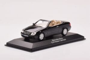 Mercedes CLK A209 Cabriolet Obsidian Preto Metálico Minichamps 1:43 B66961966 Metal - imagem 2 de 4