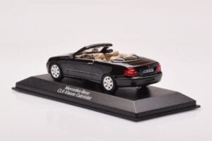 Mercedes CLK A209 Cabriolet Obsidian Preto Metálico Minichamps 1:43 B66961966 Metal - imagem 3 de 4