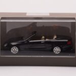 Mercedes CLK A209 Cabriolet Obsidian Preto Metálico Minichamps 1:43 - image 4 of 4