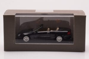Mercedes CLK A209 Cabriolet Obsidian Preto Metálico Minichamps 1:43 B66961966 Metal - imagem 4 de 4
