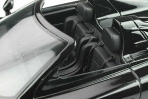 Mercedes CLK GTR Roadster Preto GT Spirit 1:18 GT826 Resina - imagem 10 de 10