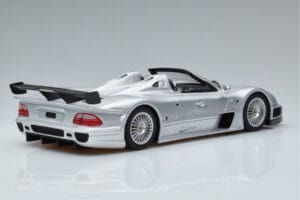Mercedes CLK GTR Roadster Prata GT Spirit 1:18 GT155 Resina - imagem 2 de 6